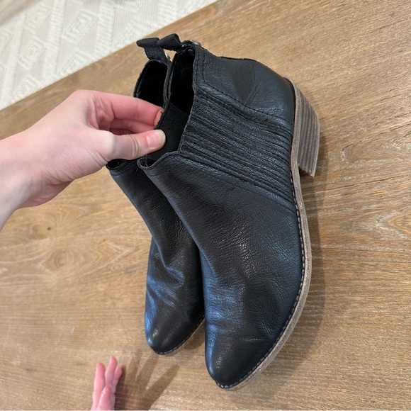 Steve Madden black leather pointed toe Tallie Ankle Booties - Picture 5 of 9